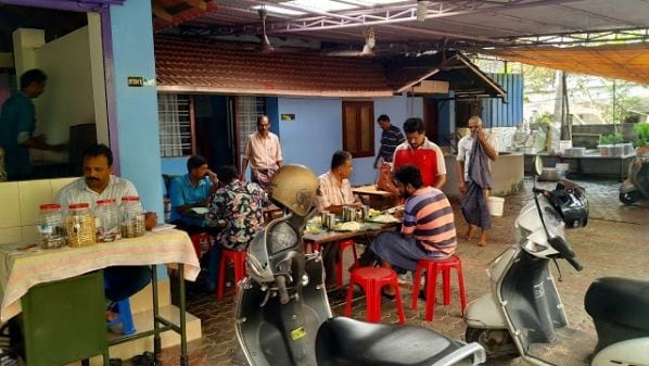 Amma Hotel_Puthiyara-2
